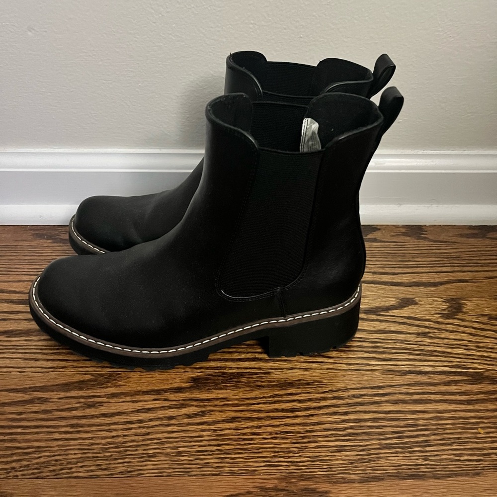 Universal Thread Black Ankle Boots - Picture 2 of 6
